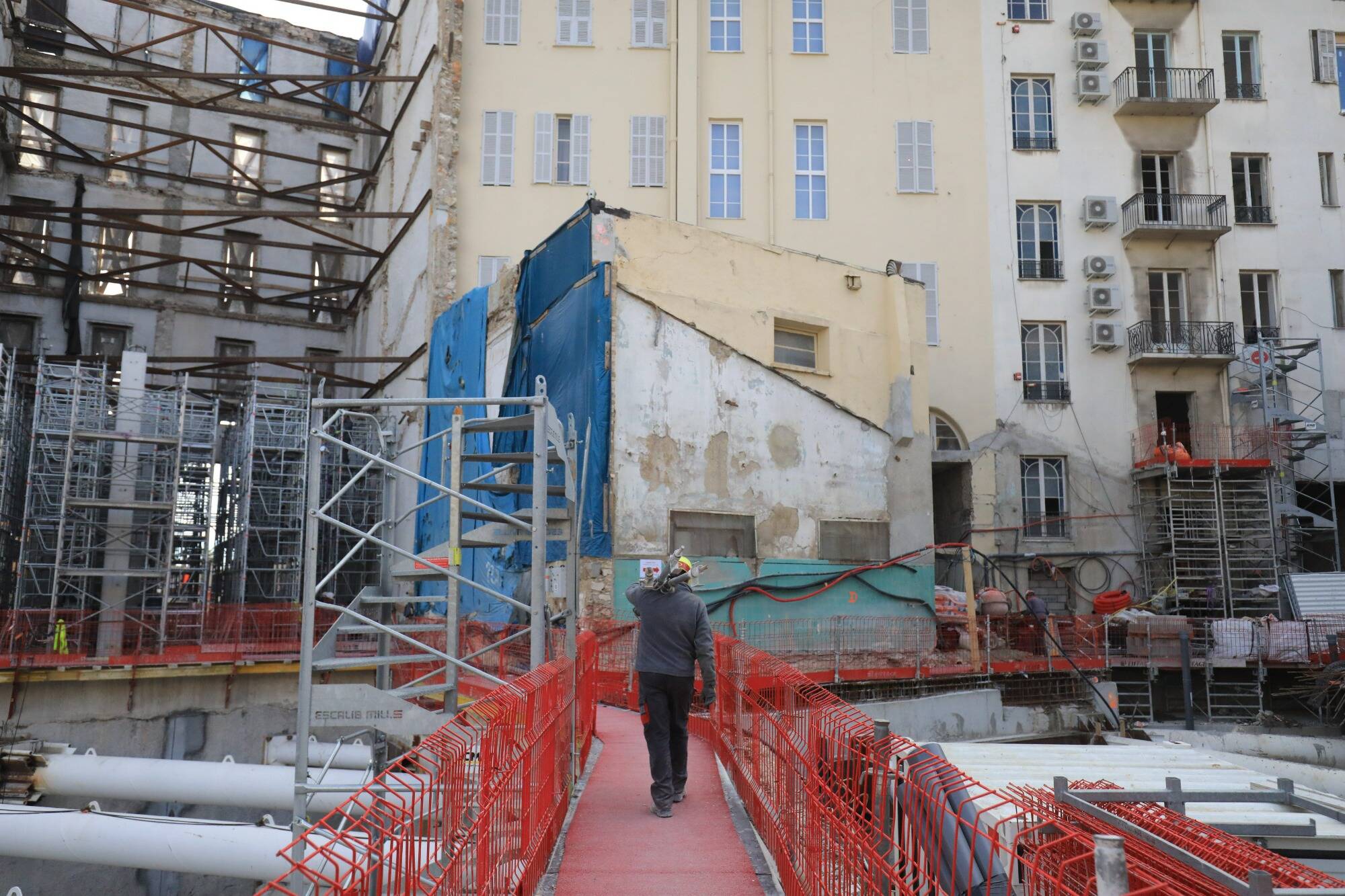 Boutiques et hôtel 5 étoiles... La métamorphose d'un ancien hôtel en futur complexe de luxe dans le Carré d'Or à Nice