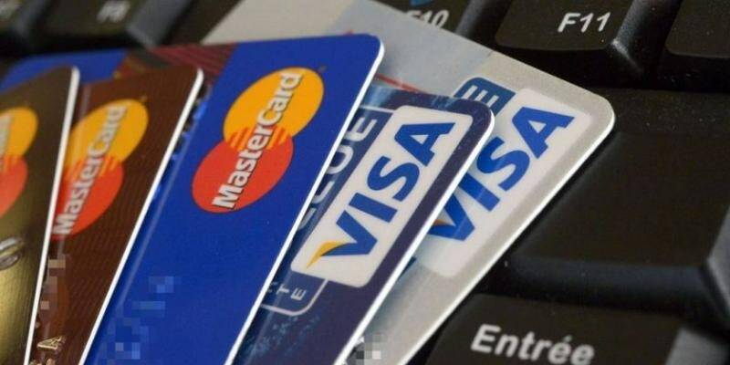 Virements rejetés, rib changé... 10 millions de comptes bancaires bloqués jusqu'à mardi, on vous explique pourquoi et ce qui va changer