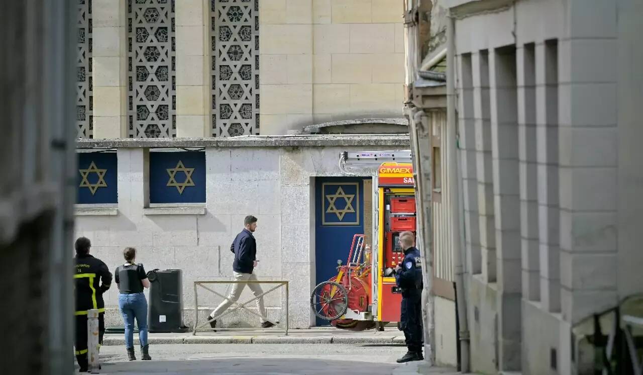 On en sait plus sur l'homme abattu par la police qui a tenté de mettre le feu a une synagogue à Rouen