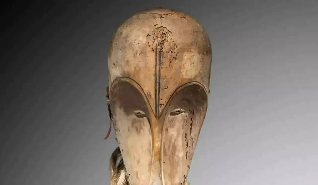 Un brocanteur achète un masque 150 euros à des particuliers et le revend 4,2 millions: la vente jugée conforme