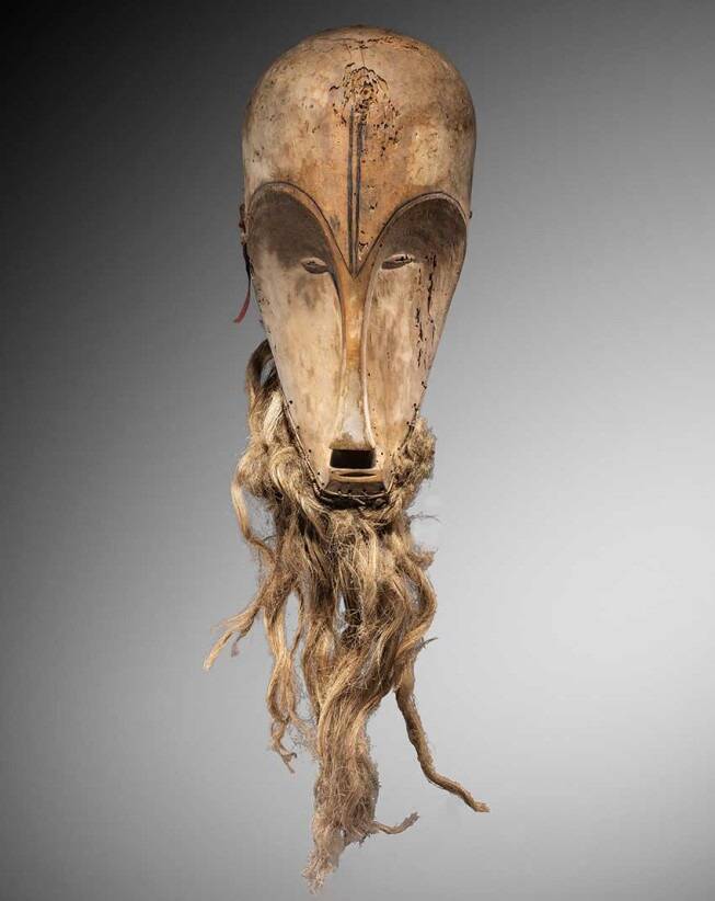 Un brocanteur achète un masque 150 euros à des particuliers et le revend 4,2 millions: un couple réclame justice