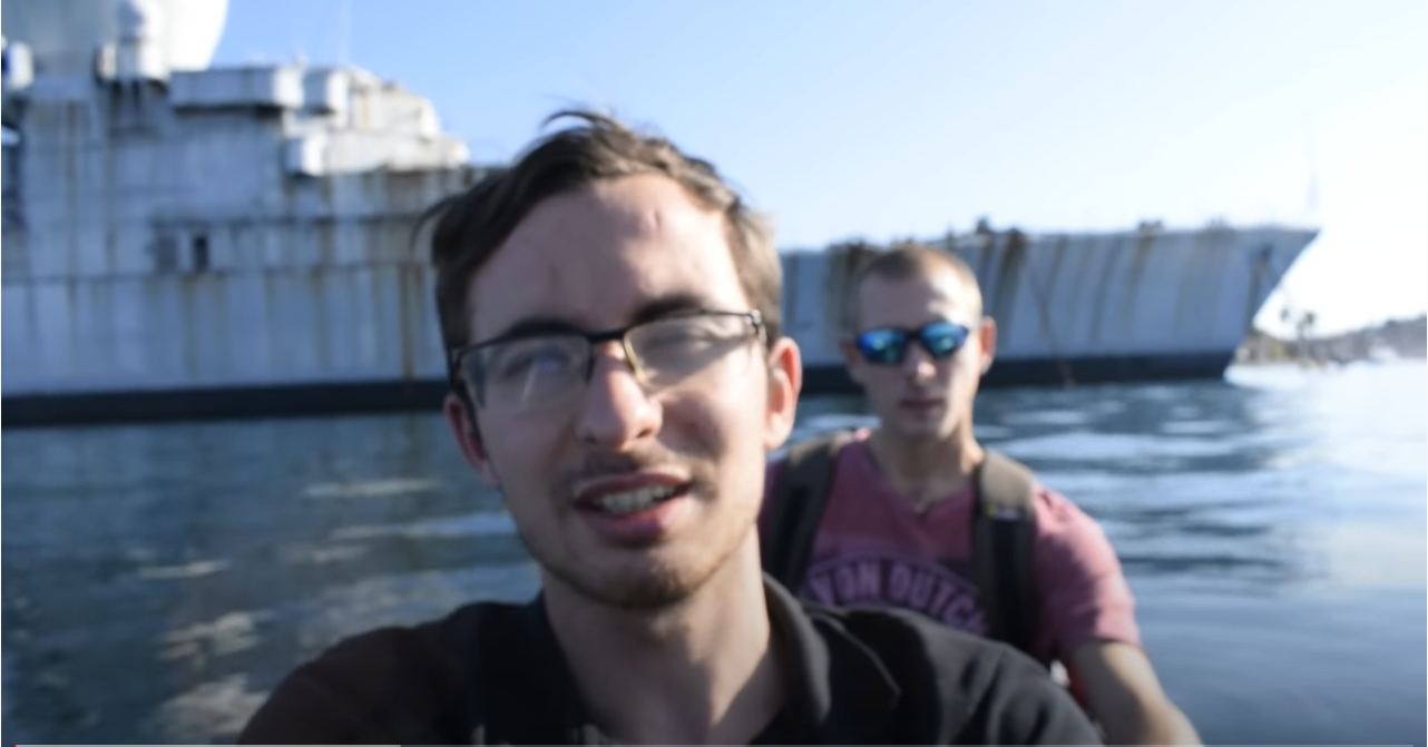 "C'est un truc de fou": deux Youtubeurs se vantent d'avoir exploré une épave militaire ancrée devant Saint-Mandrier