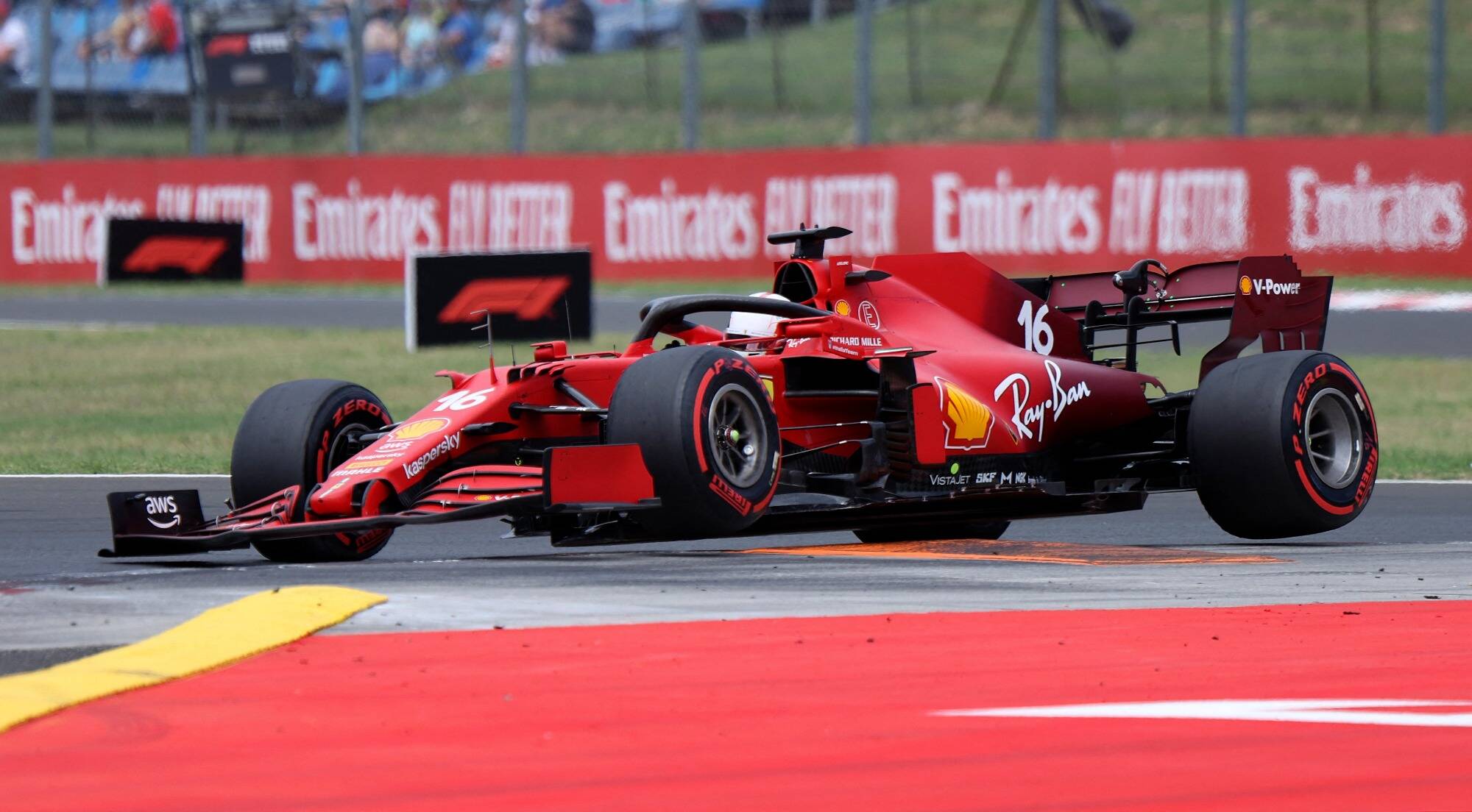 Charles Leclerc deuxième sur la grille de départ du Grand Prix du Japon, Max Verstappen en pole position