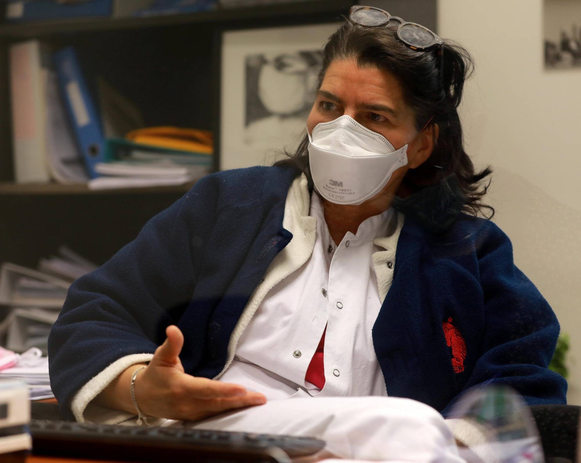 "Un choix troublant": la cheffe du service Covid à Toulon réagit aux déclarations du président sur la troisième dose et le pass sanitaire pour les 65 ans et plus