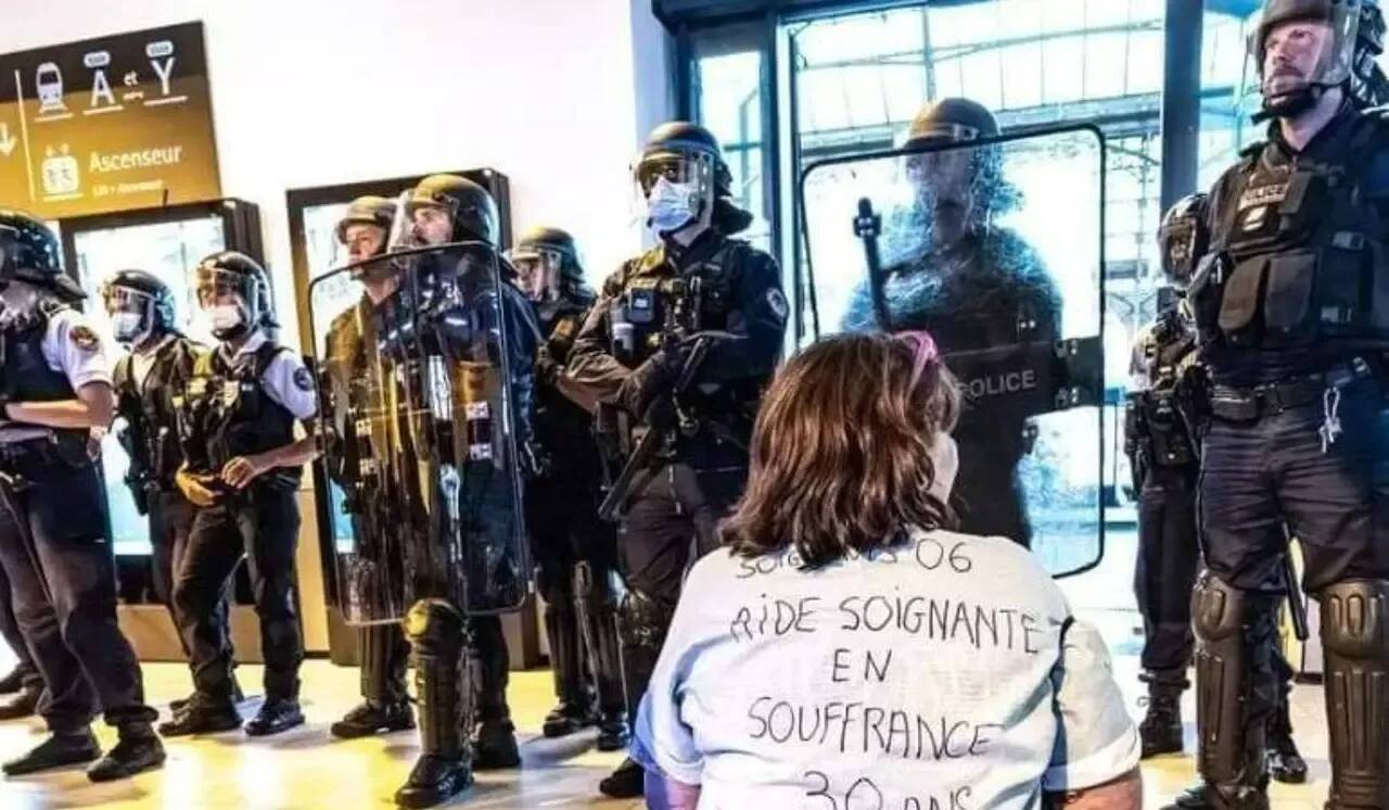 "J'y retourne la tête haute": la fin d'une longue attente pour cette aide-soignante azuréenne non vaccinée contre le Covid-19