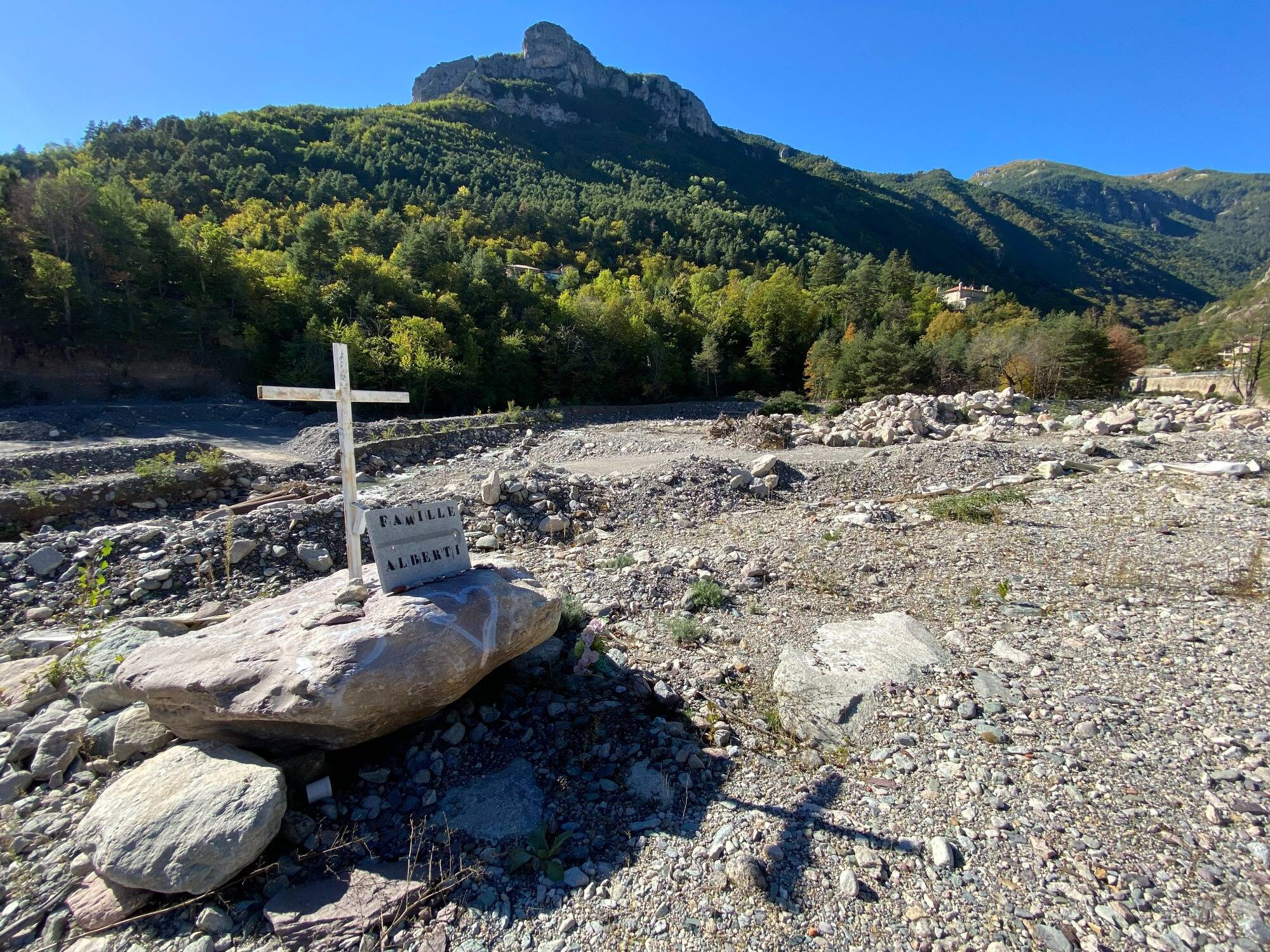 Tempête Alex: des chercheurs se penchent sur la disparation des 150 tombes du cimetière de Saint-Dalmas-de-Tende