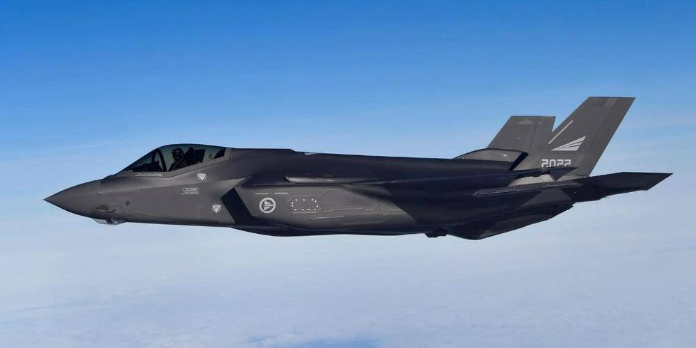 Après la disparition de l'un de ses avions de combat, l'armée américaine demande l'aide des citoyens pour le localiser