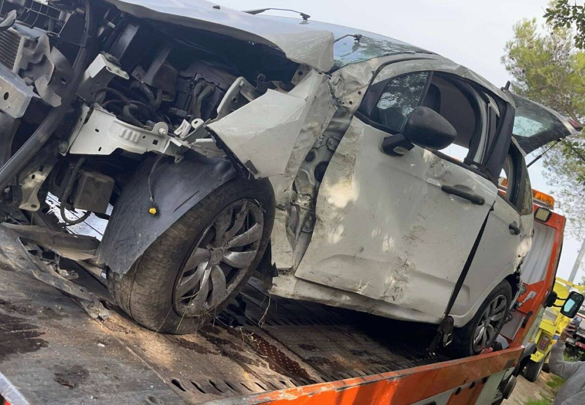 Elle laisse sa voiture au garage pour un devis, l'employé l'utilise pour se rendre à une soirée et la détruit