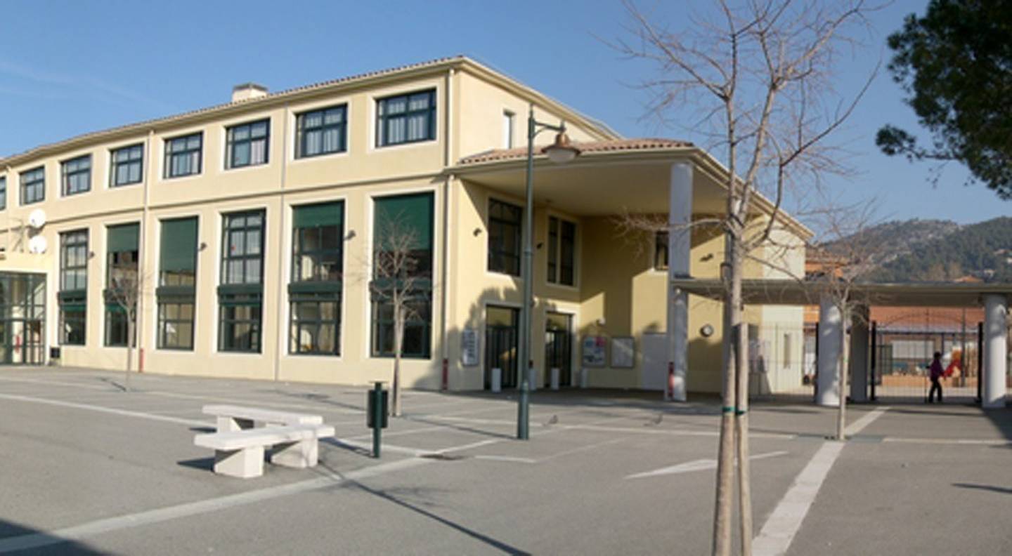 Après la polémique sur le nom de Samuel Paty pour rebaptiser le collège d'Ollioules, une enseignante veut "apaiser les esprits"