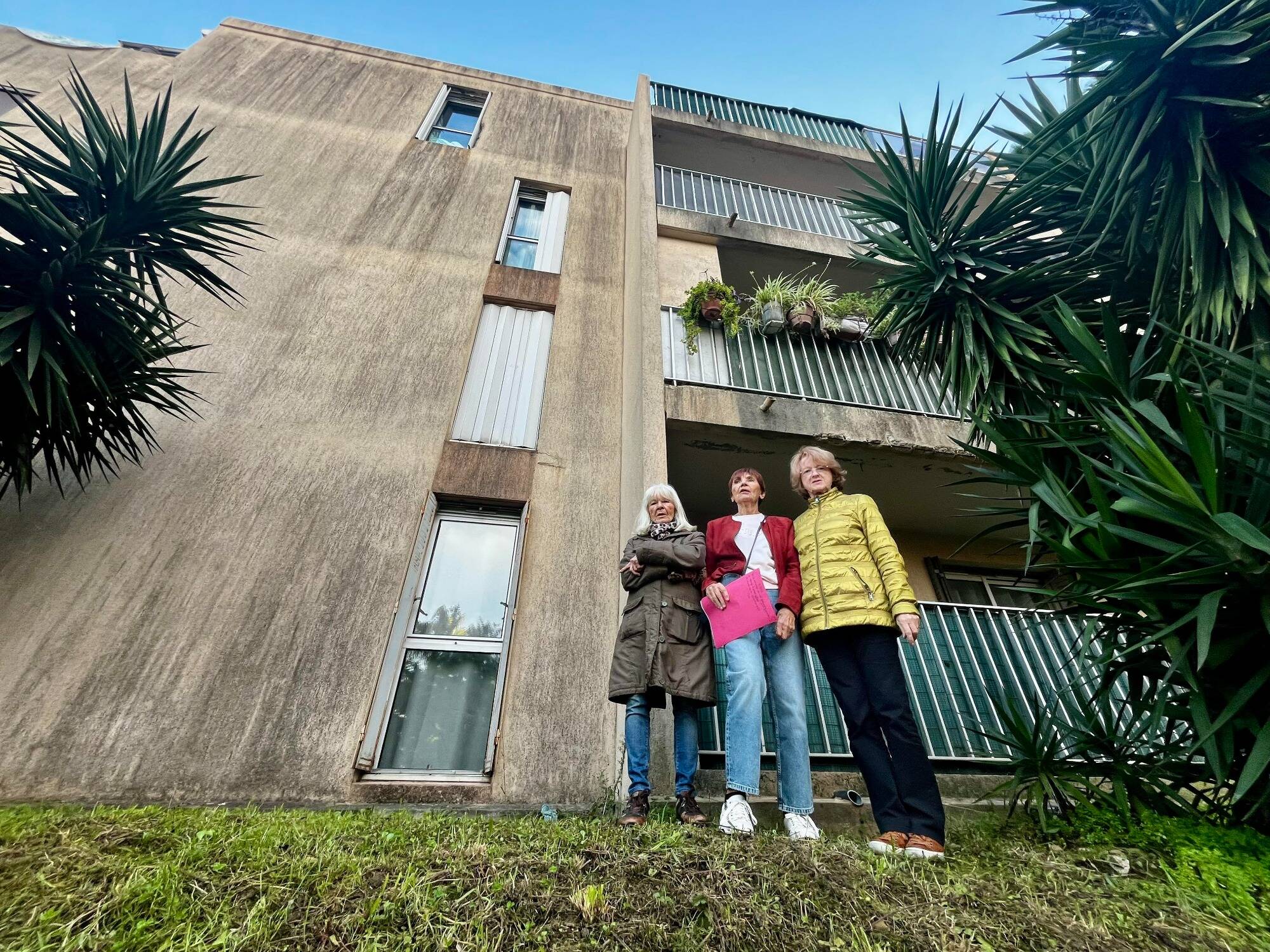 "Côte d'Azur Habitat nous prend pour des imbéciles": des riveraines en détresse face à l'état de leur résidence à Antibes