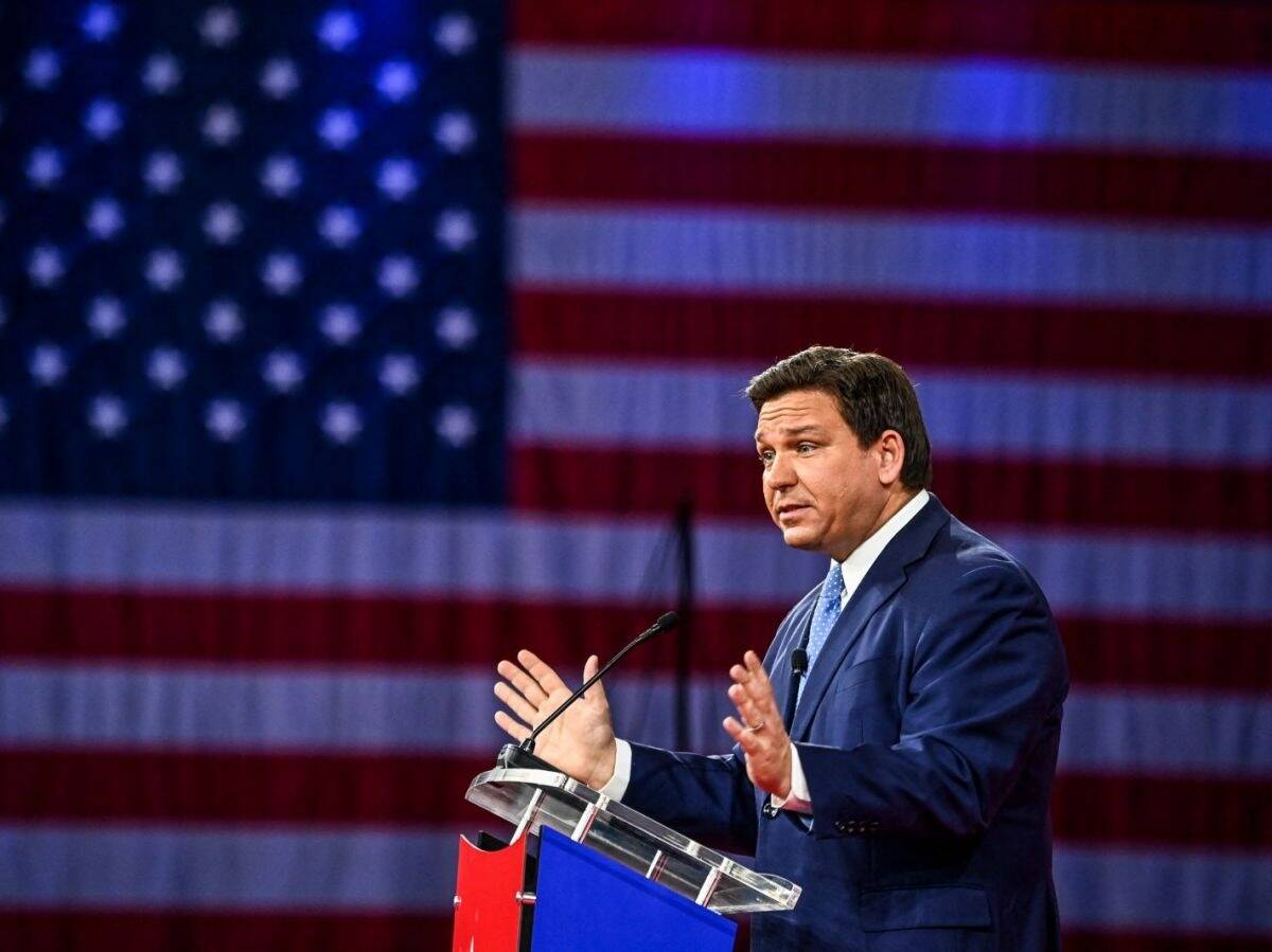 Qui est Ron DeSantis, ce républicain réélu gouverneur de Floride, qui fait peur à Donald Trump?