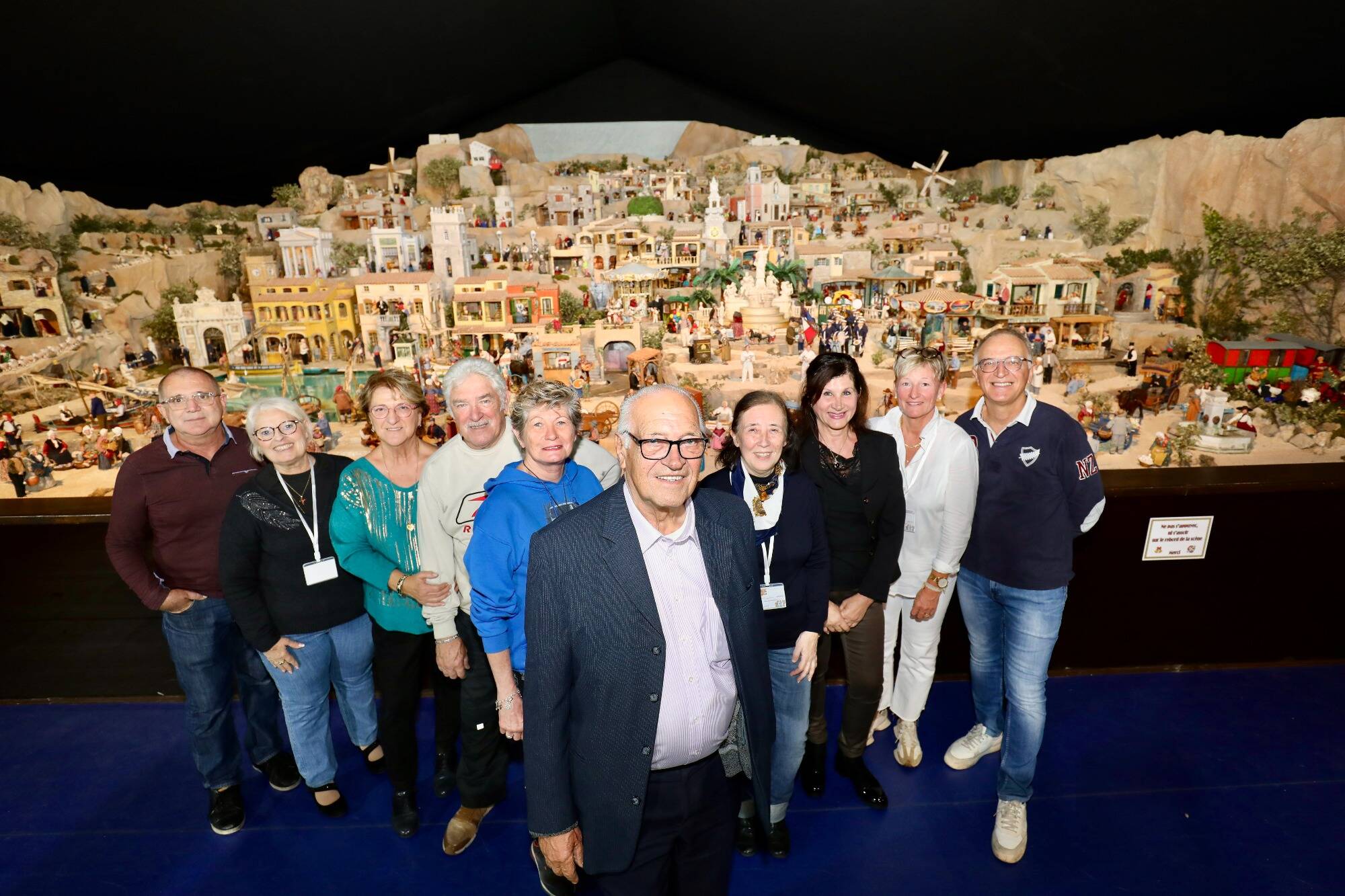 Venez découvrir le Toulon d'autrefois avec ce spectacle de son et de lumière dans cette crèche géante