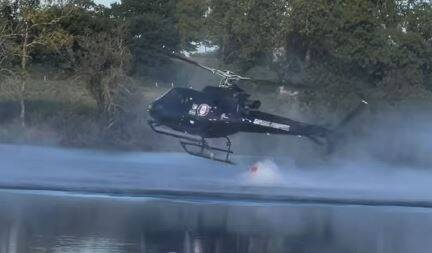 "Je n'ai pas réfléchi, c'était vital": témoin du spectaculaire crash d'hélicoptère dans le Finistère, il s'est jeté à l'eau pour sauver les occupants