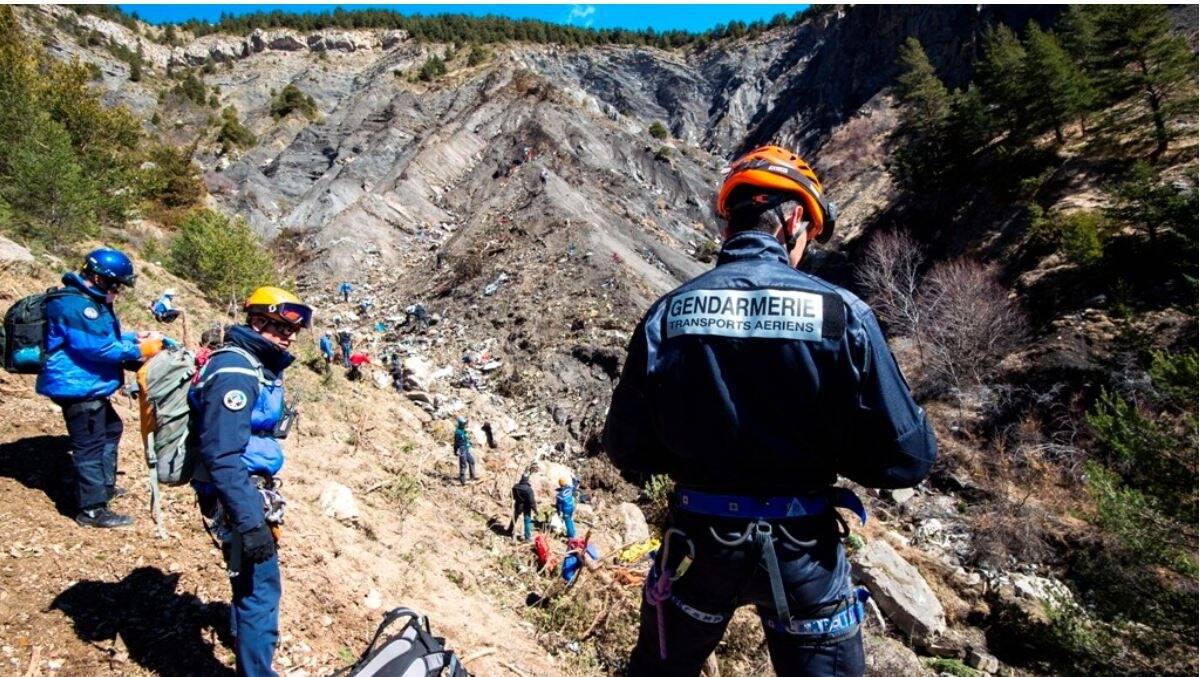 "J'ai entendu les derniers mots du pilote avant le crash, ses coups pour ouvrir la porte...": dix ans après le drame de l'A320 de la Germanwings, un "expert" témoigne