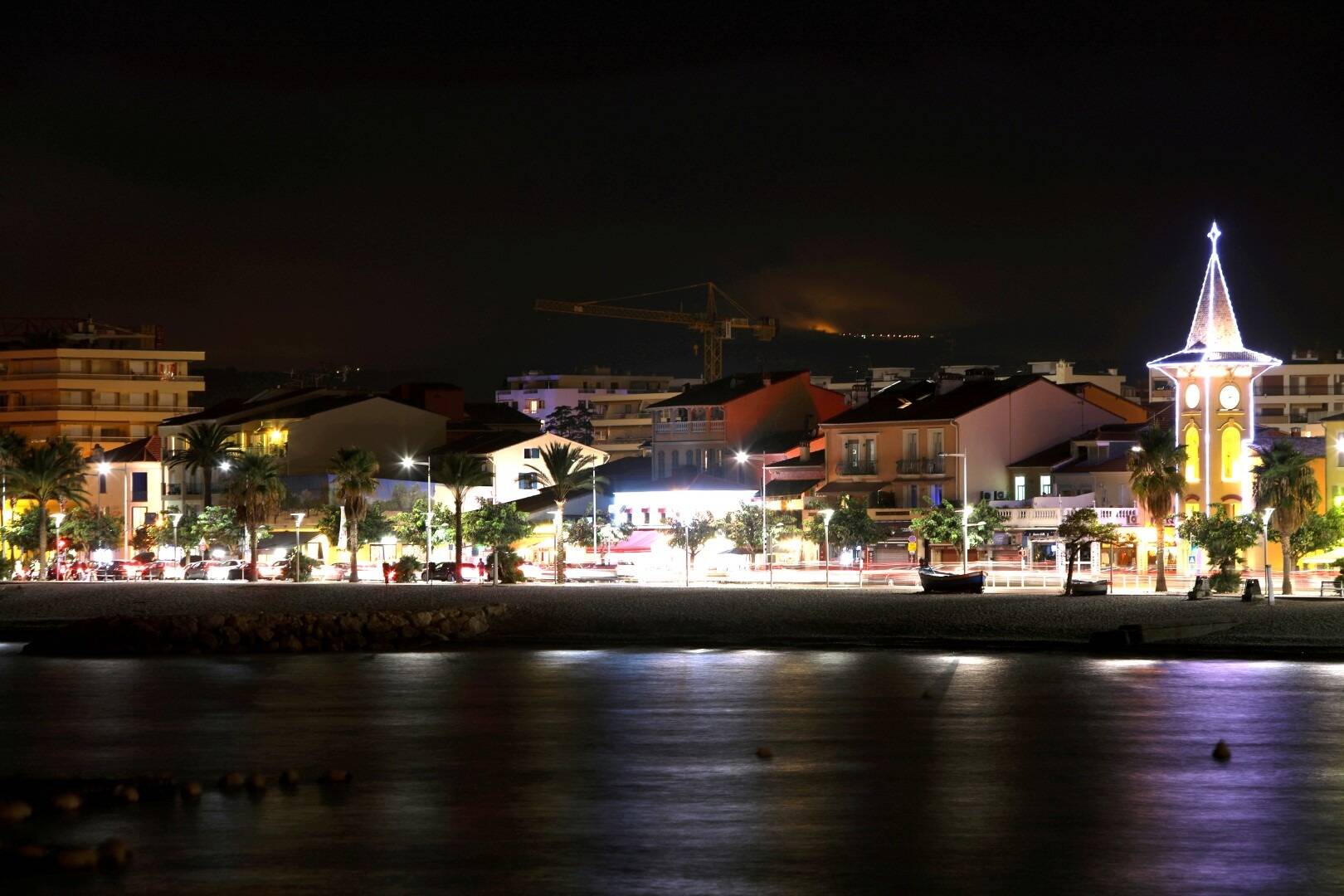 C'était quoi ce mouvement d'hélicoptère très bas au-dessus de la mer à Cagnes-sur-Mer et Saint-Laurent-du-Var ce mardi soir?