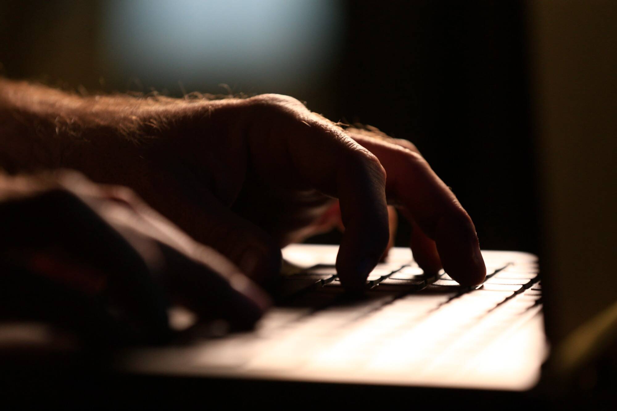 JO-2024: enquête ouverte pour cyberharcèlement envers le directeur artistique de la cérémonie d'ouverture Thomas Jolly