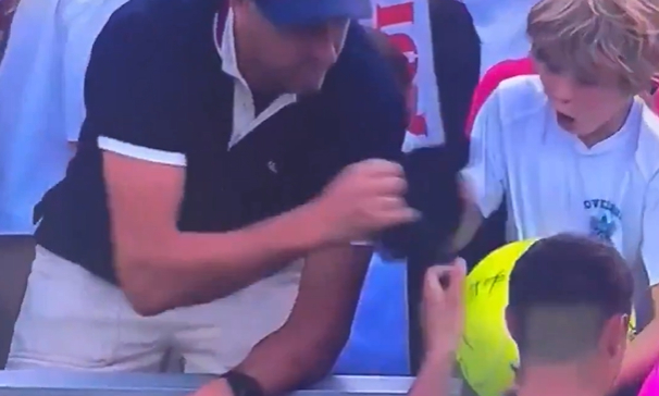 "Premier arrivé, premier servi": un millionnaire vole la casquette offerte par un joueur à un enfant à l'US Open... et ne voit pas le problème