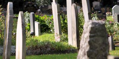 Une soixantaine de tombes profanées par des croix gammées à Fontainebleau