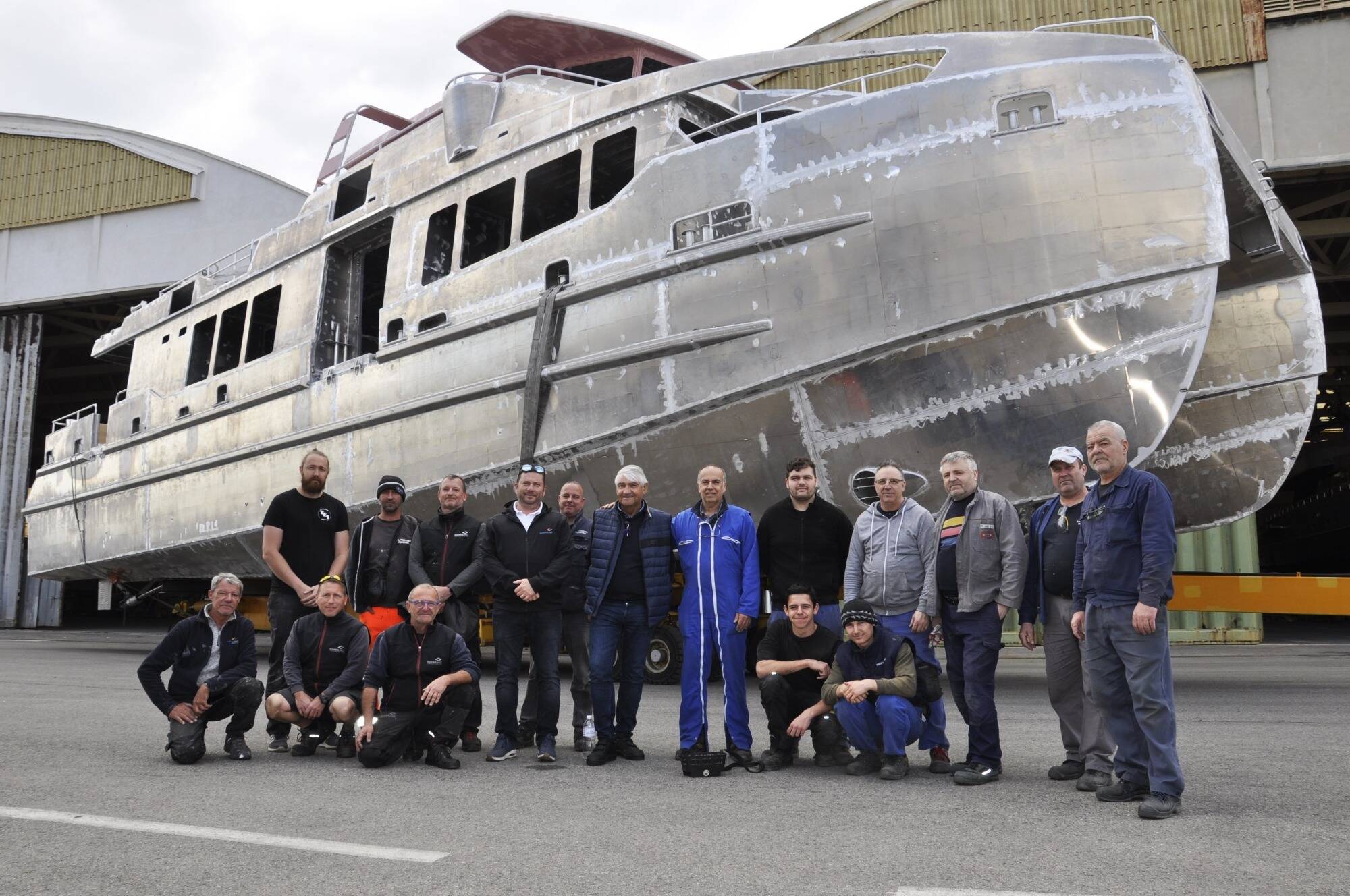 Un mastodonte d'acier: le premier catamaran à passagers et à foils d'Europe en fabrication dans la rade de Toulon
