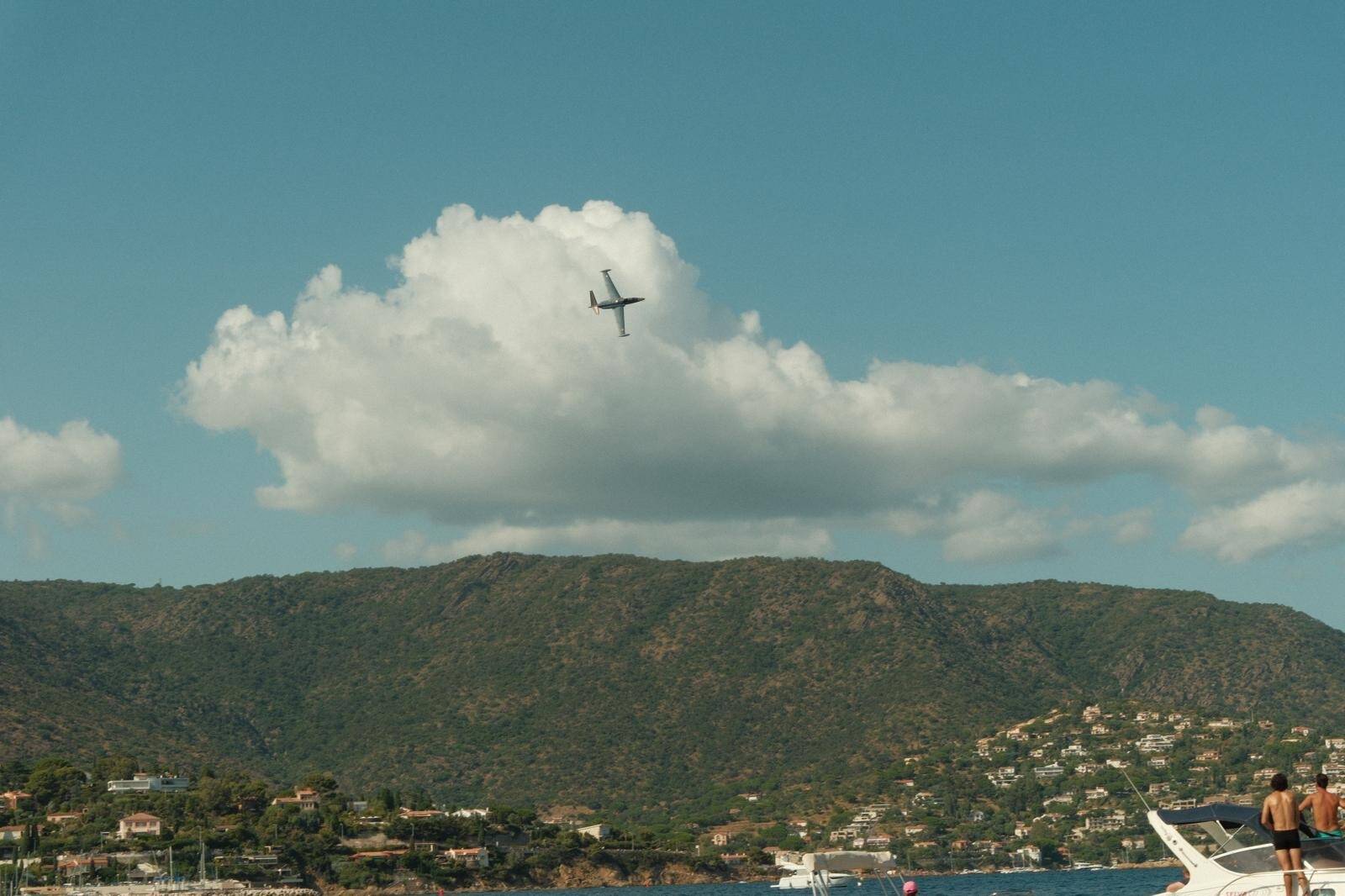 En marge du show aérien de la Patrouille de France, un Fouga Magister s'écrase en mer au Lavandou, les secours sur place