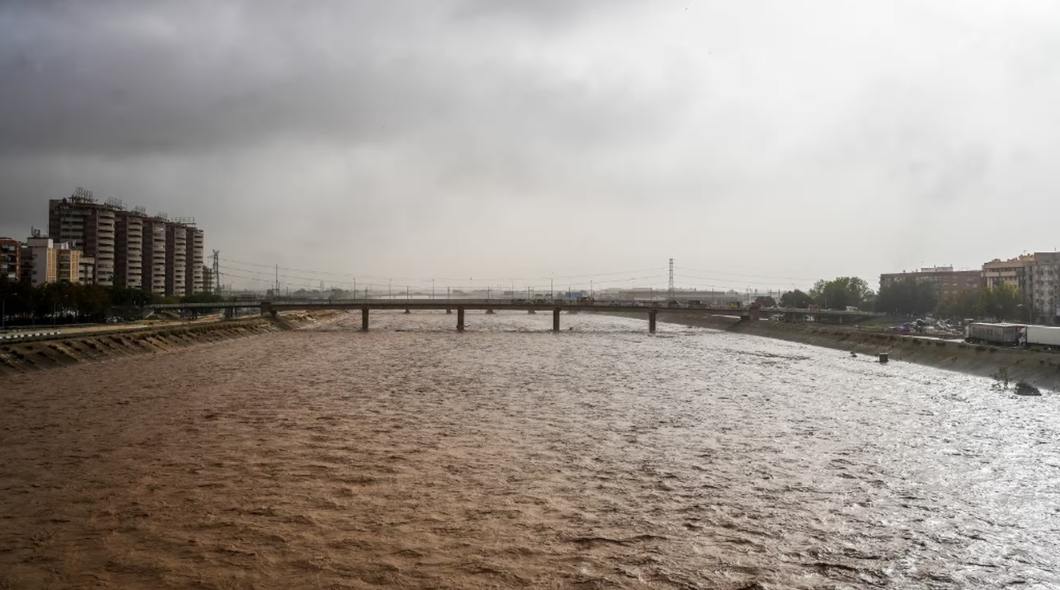 Inondations en Espagne: les habitants de la région de Valence appelés à rentrer chez eux