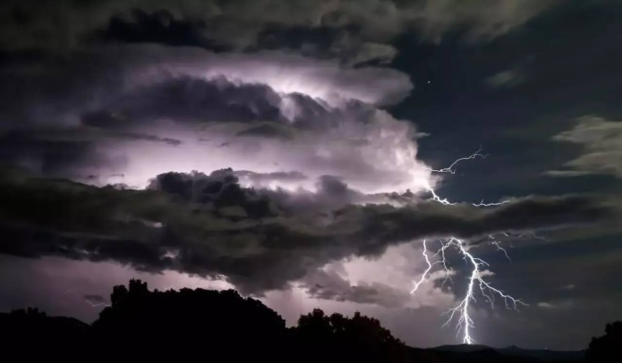 Les Alpes-Maritimes et le Var placés en vigilance jaune "orages" et "pluie-inondation" dans la nuit de dimanche à lundi, on fait le point