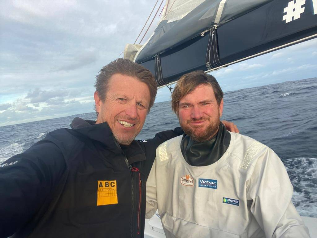 Route du rhum: le skipper niçois Jean-Pierre Dick vole au secours d'un concurrent en détresse