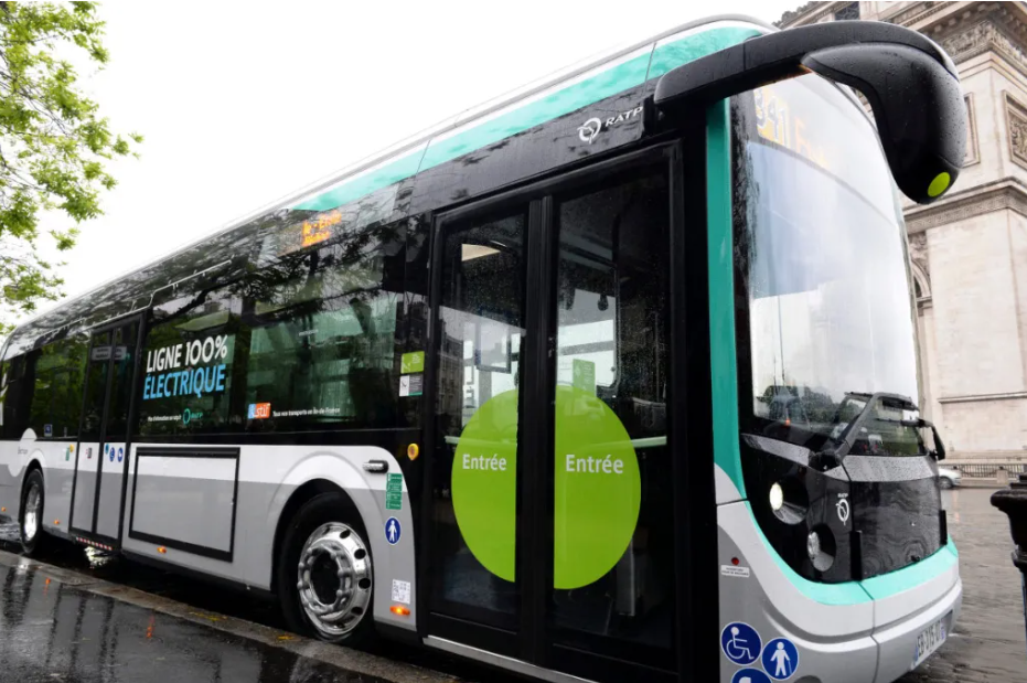 Un chauffeur de bus parisien mis à pied pour avoir intimidé un cycliste