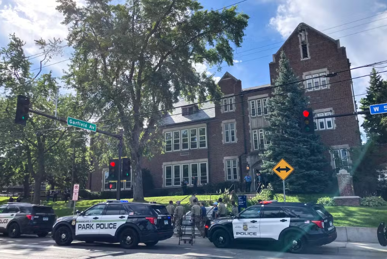 Un tireur tue deux écoliers et en blesse 14 autres dans une église à Minneapolis