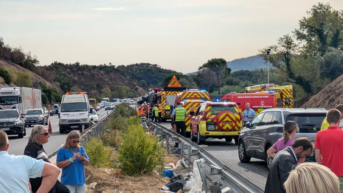 Conducteur décédé, circulation paralysée... ce que l'on sait après l'accident survenu sur l'A8 ce samedi matin