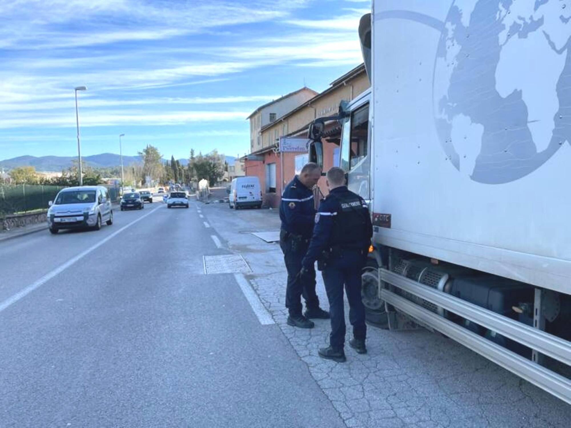 Ils ne respectent pas l'arrêté municipal: le maire de cette commune du Var fait appel aux gendarmes pour contrôler les poids lourds