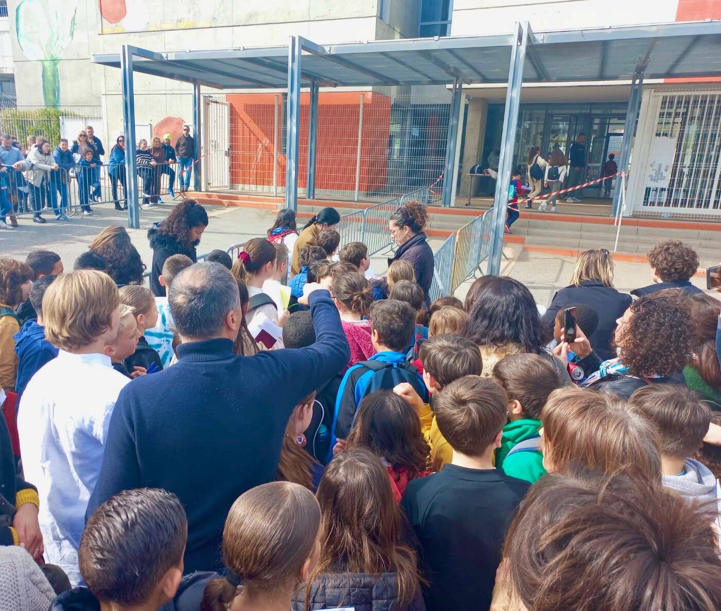 On vous explique pourquoi les tests d'entrée en classe de sixième de la section internationale du réseau des collèges de Sophia ont été annulés