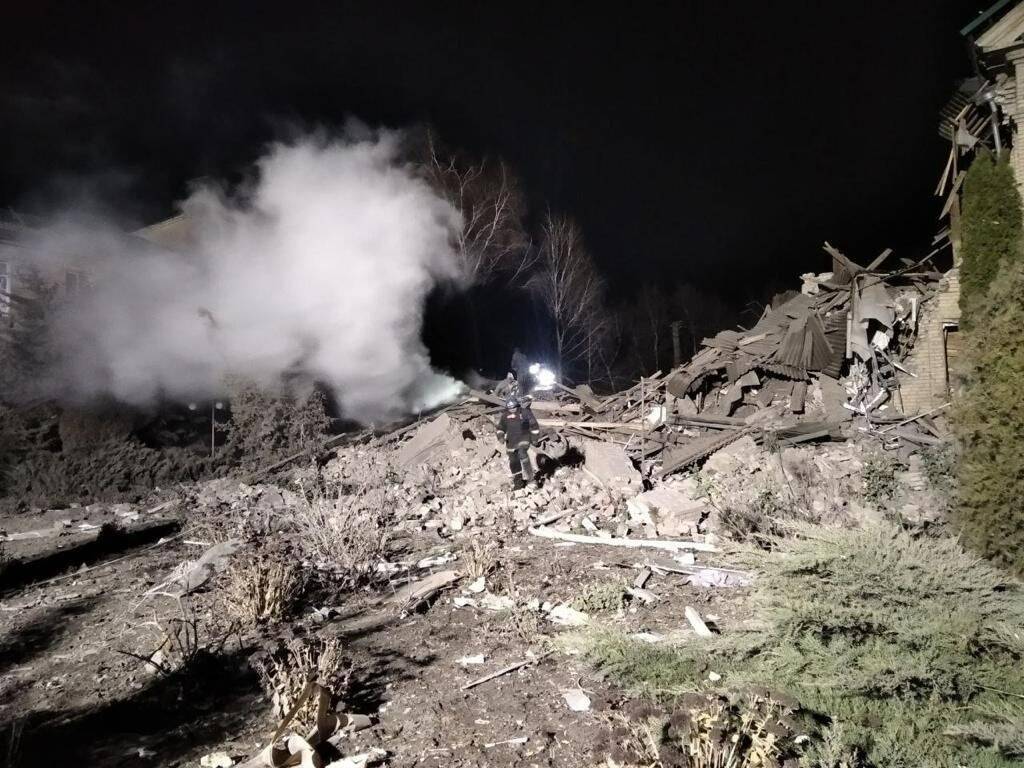 Au moins trois morts dont un bébé, Kiev accuse la Russie... Ce que l'on sait du bombardement d'une maternité en Ukraine