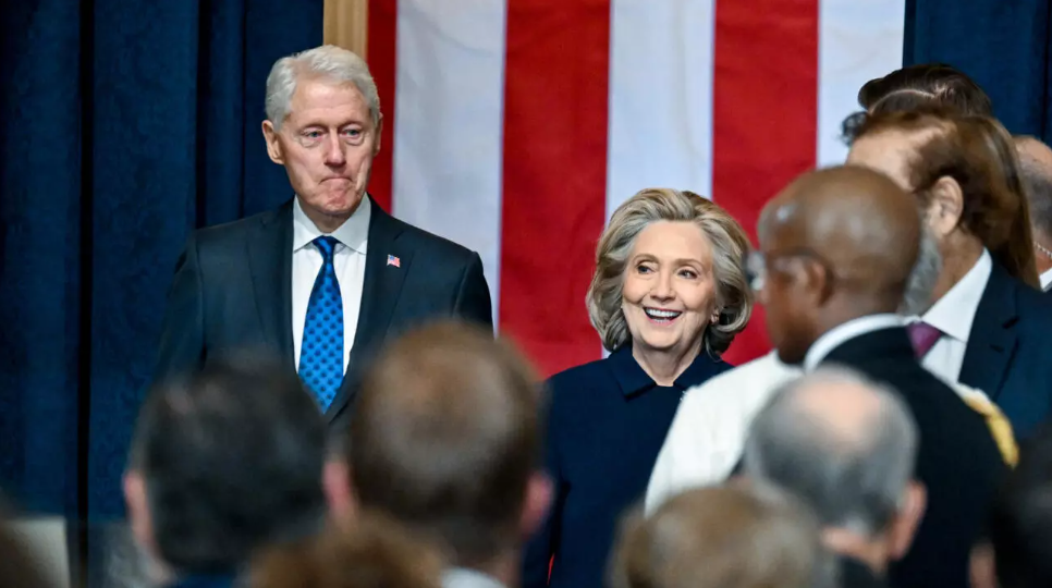 Bill et Hillary Clinton assignés à comparaître au Congrès pour l'affaire Epstein