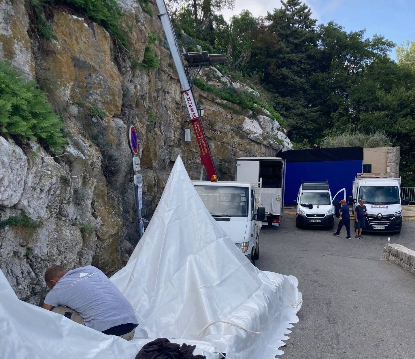 Le rendez-vous gourmand ouvre ses portes ce samedi. Avant, une fourmilière a pris ses quartiers à Èze pour l’installation.   