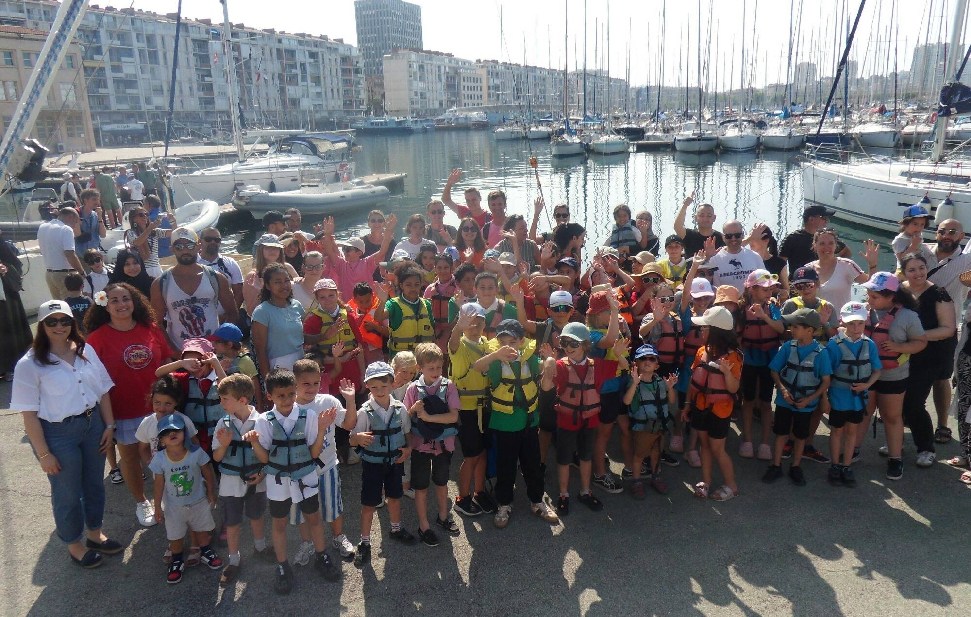 Les enfants des quartiers prioritaires ont participé à une régate solidaire dans la baie toulonnaise