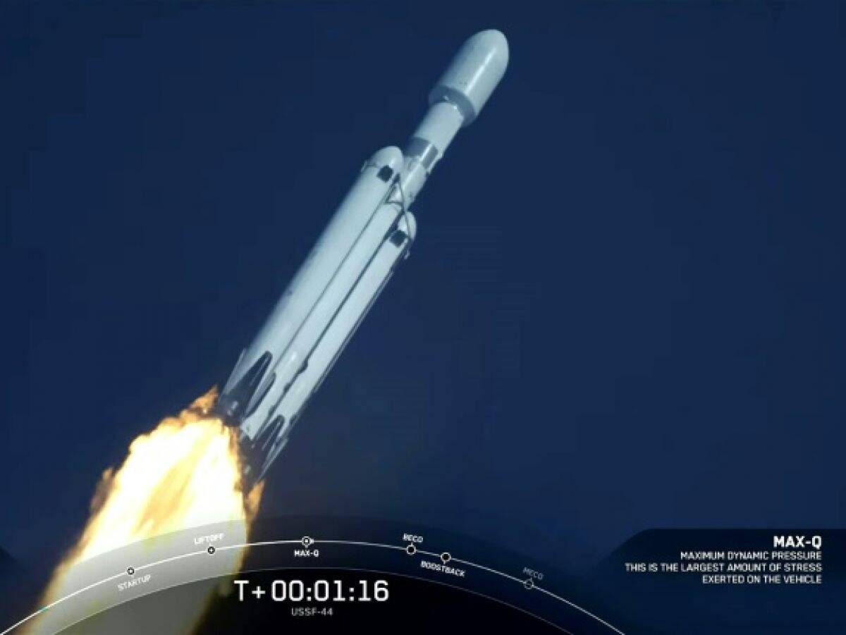SpaceX a fait voler sa fusée lourde Falcon Heavy pour la première fois en trois ans