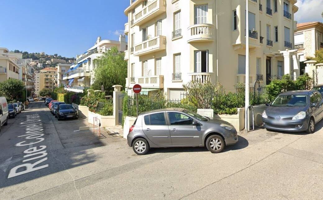 Il percute volontairement une jeune femme, la roue de coups et l'embarque de force dans sa voiture: des témoins décrivent une scène "surréaliste" à Nice