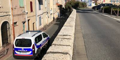 Un ouvrier chute d'un échafaudage et tombe sur un véhicule dans la vieille ville d'Antibes