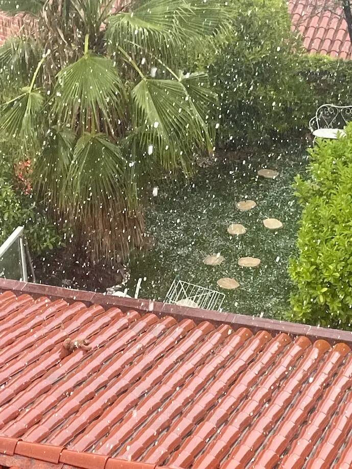 Un violent orage de grêle très localisé sur Nice: découvrez les images