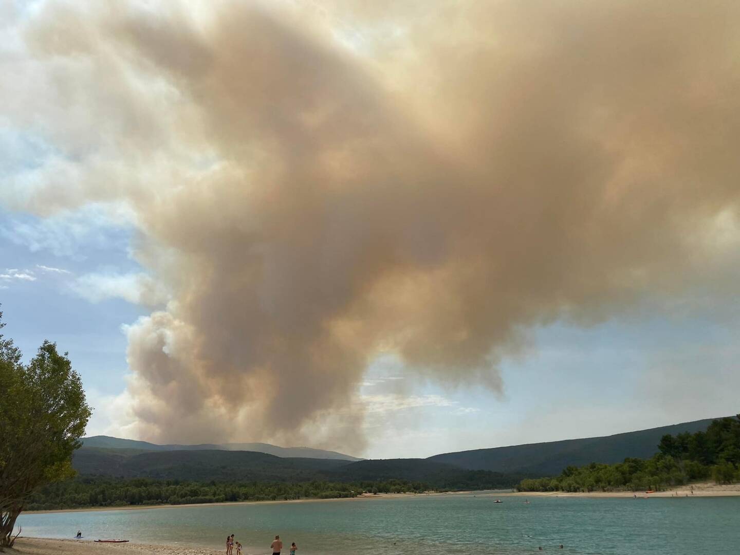 L'incendie à l'intérieur du camp de Canjuers avait ravagé depuis samedi 1.000 hectares de végétation et de broussailles. 