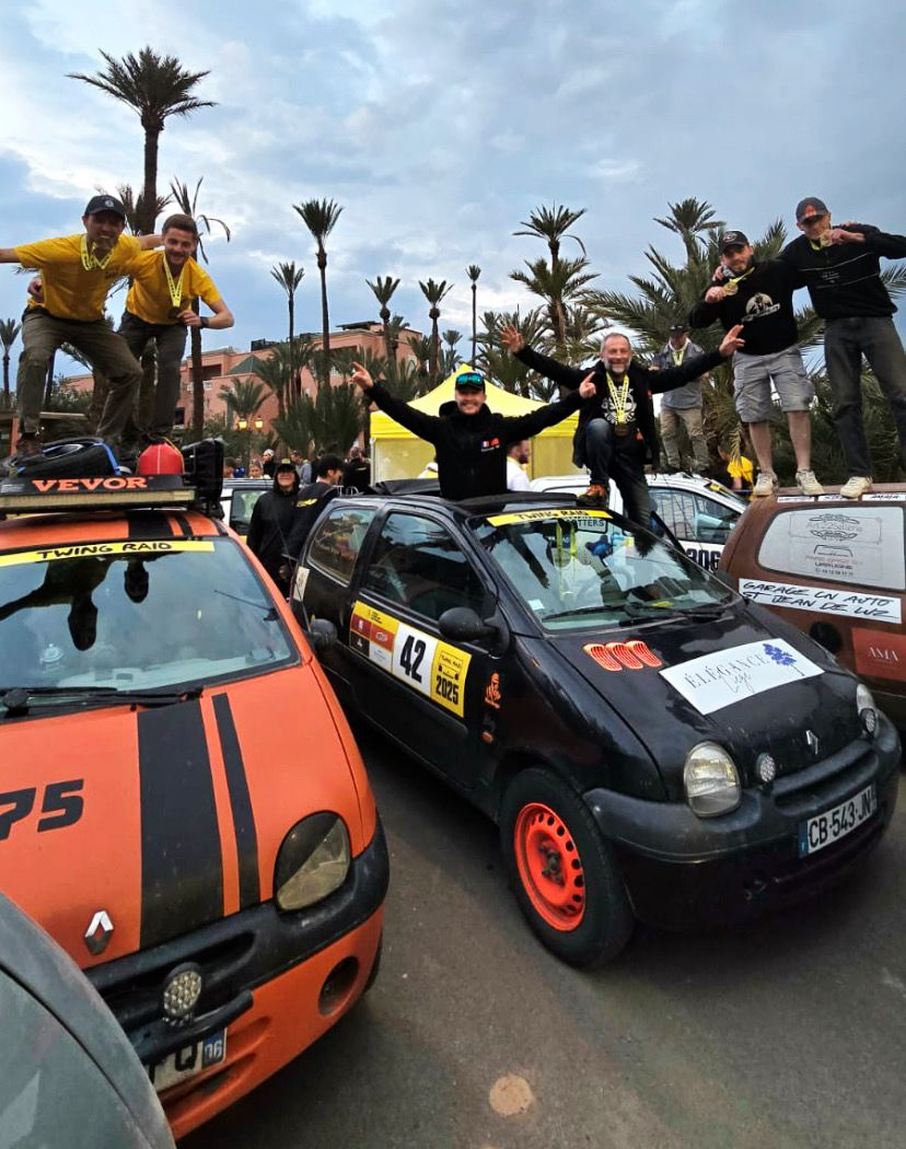 "D'une beauté à couper le souffle": père et fils racontent leur inoubliable raid solidaire au volant de leur Twingo au Maroc