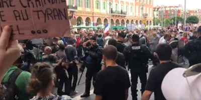 Manifestation anti pass sanitaire: tensions dans le centre-ville de Nice