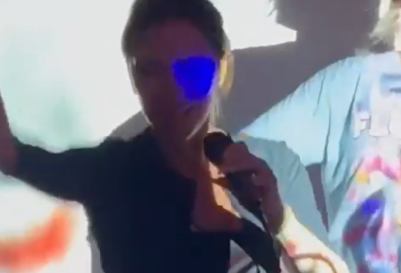 Victoria Beckham enflamme une soirée karaoké à Saint-Tropez en reprenant un tube des Spice Girls