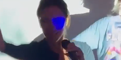 Victoria Beckham enflamme une soirée karaoké à Saint-Tropez en reprenant un tube des Spice Girls