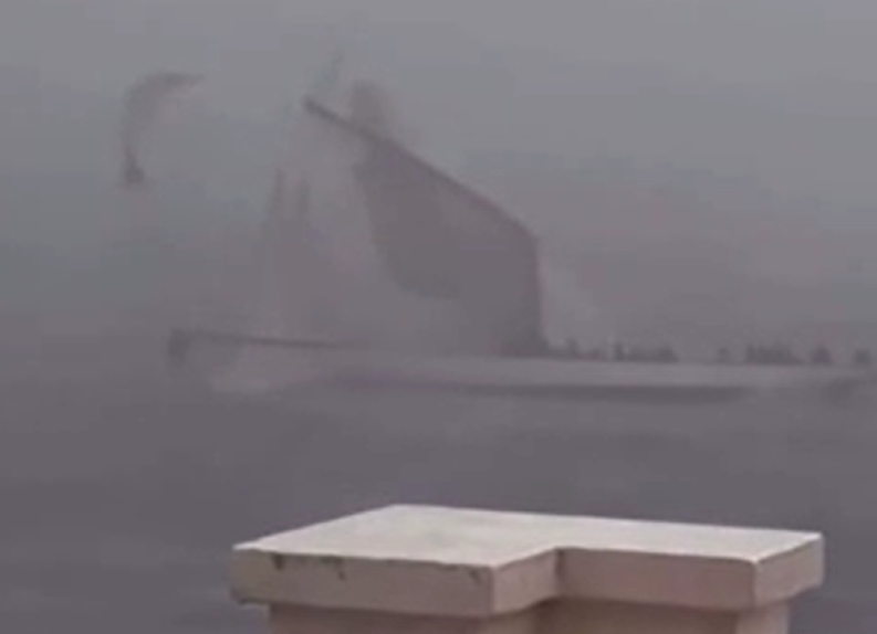 Les images impressionnantes du vaisseau amiral du Yacht-club de Monaco pris dans une tempête aux Îles Baléares