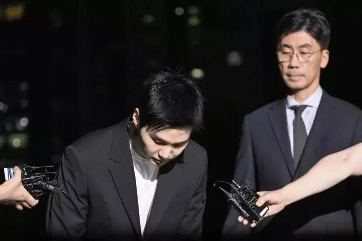 Corée du Sud: une star du groupe de K-pop BTS "vraiment désolé" d'avoir conduit une trottinette en état d'ivresse