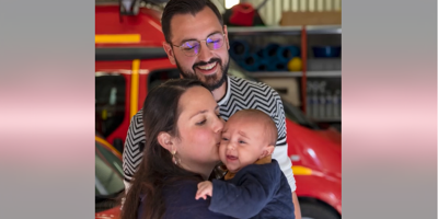 Sa femme accouche dans la voiture, le père réanime le bébé au bord de la route grâce aux conseils des pompiers au téléphone