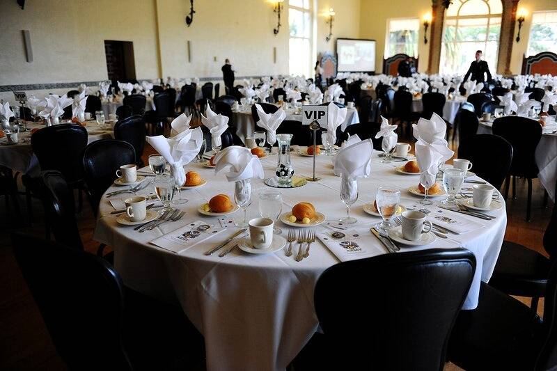 Est ce possible d'organiser un repas dansant pour 130 personnes le 18 janvier 2022?