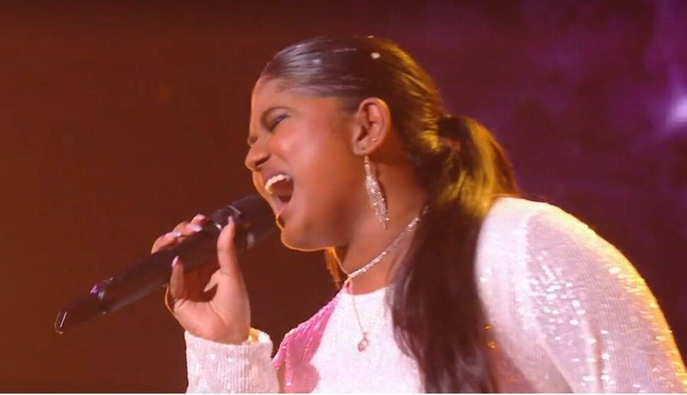 "Ne te décourage pas! Tu es une grande chanteuse!": La Varoise Flora éliminée aux portes des demi-finales de "The Voice"